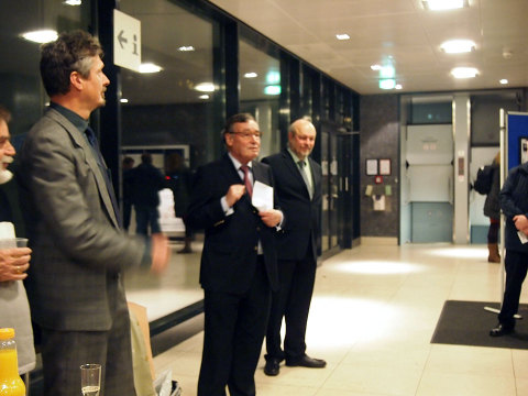 Joerg Kilian und Rainer Funke vom Forum Kollau und Harald Elsner vom VVM eröffneten die Ausstellung | Foto I. Schmidt