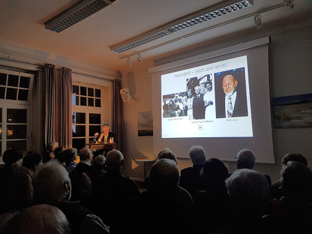 Hans-Joachim Jürs bei seinem Vortrag "Niendorf jetzt und einst" am 31. Januar 2020 im Berenberg-Gossler-Haus / Bürgerhaus Niendorf