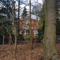 Das „Verlobungshaus“ wurde in kleiner Entfernung zu Mutzenbecher Villa gebaut: Die Familie war größer geworden. Heute hat der Waldkindergarten dort sein Domizil.
