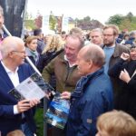 2022_09 Schnelsen Deckel mit Bürgermeister