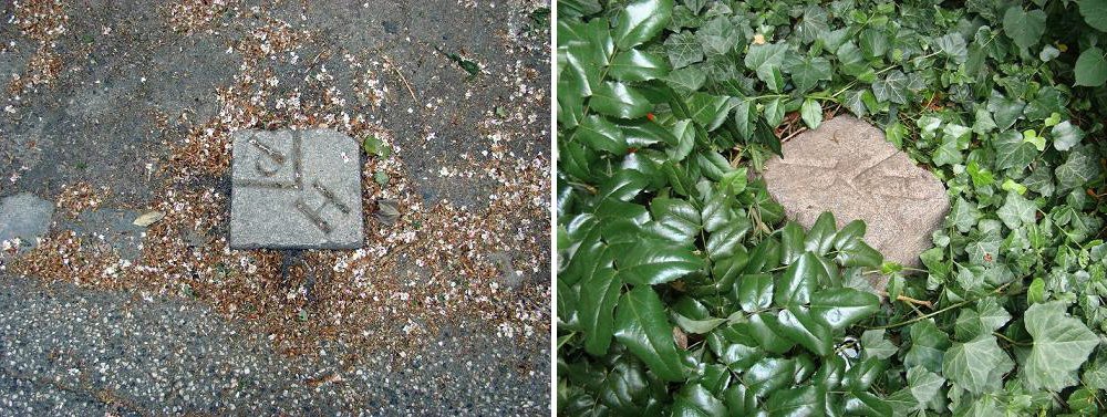 Links: Der Grenzstein 12J auf dem Abstellplatz. Rechts: Der Grenzstein 12K auf dem dahinter liegendem Grün. Die Steine sind jeweils mit der Inschrift “H/P“ markiert und tragen eine um 90° abgewinkelte Rille, die den weiteren Verlauf der alten Grenze anzeigt