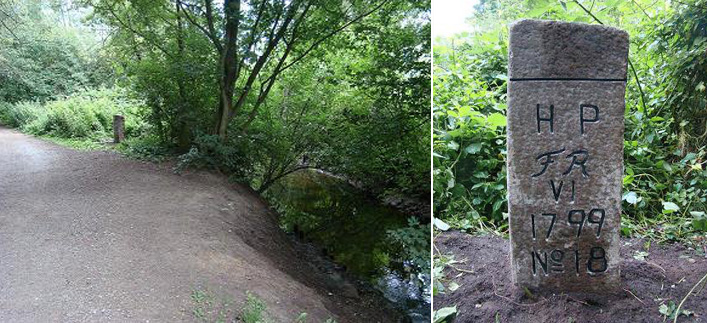 Der Stein No 18 wurde unmittelbar am Wanderweg vor der Böschung an der Tarpenbek ca. 300 Meter südlich vom Rahmoor eingesetzt. Der Originalstandpunkt befindet sich auf dem Gelände des Flughafens. Vermutlich ist der Stein dort in den moorigen Untergrund abgesackt.