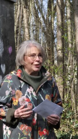 Ingelor Schmidt vom Forum Kollau, seit langem mit der Historie des Kollauer Hofes befasst, sprach über die Geschichten und die Personen, die speziell um 1800 hier gewirkt hatten. Ingelor Schmidt vom Forum Kollau, seit langem mit der Historie des Kollauer Hofes befasst, sprach über die Geschichten und die Personen, die speziell um 1800 hier gewirkt hatten.