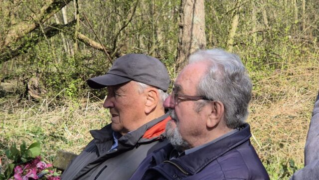 Unter den Gästen auch der Ur-Niendorfer Hans-Joachim Jürs und Hansjürgen Rhein, der das Bürgerhaus Lokstedt gründete Unter den Gästen auch der Ur-Niendorfer Hans-Joachim Jürs und Hansjürgen Rhein, der das Bürgerhaus Lokstedt gründete.